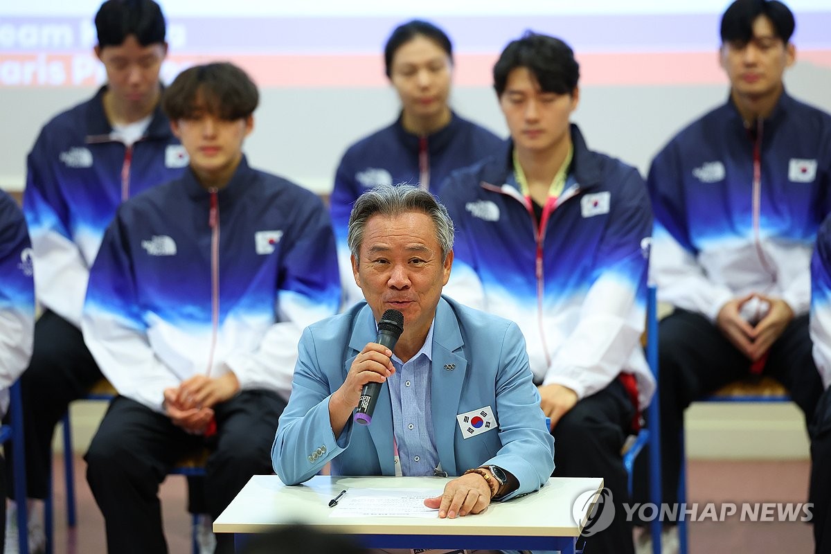 2024 파리올림픽 대한민국 기수 발표하는 이기흥 대한체육회장