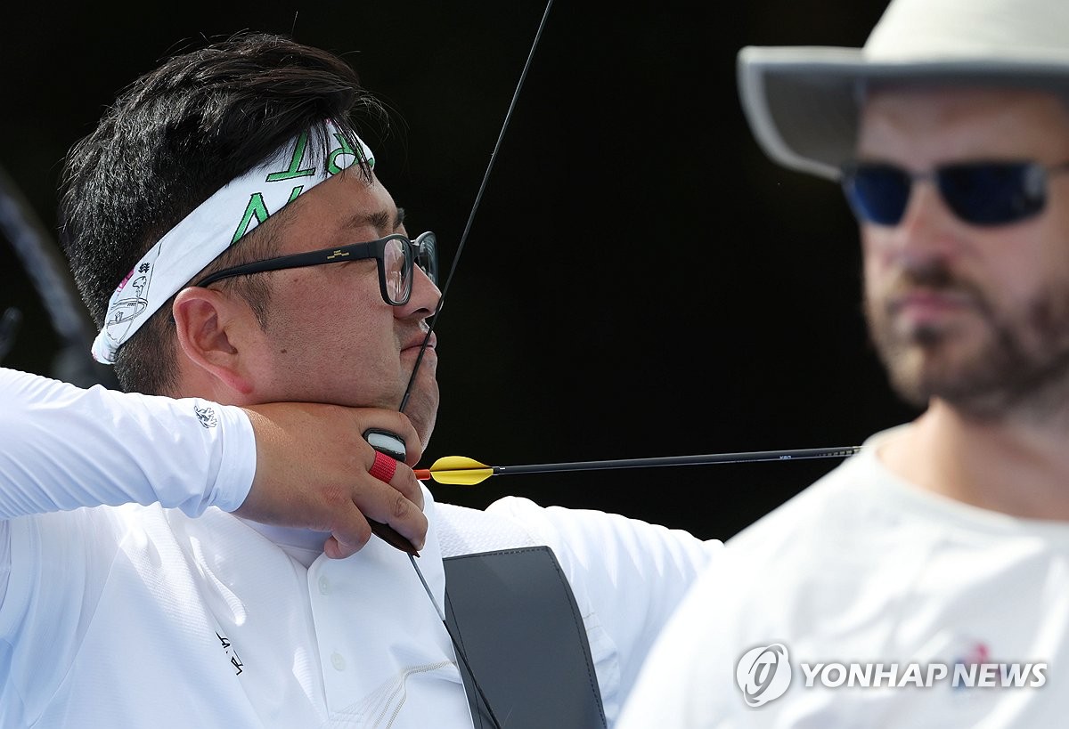 활시위 당기는 김우진