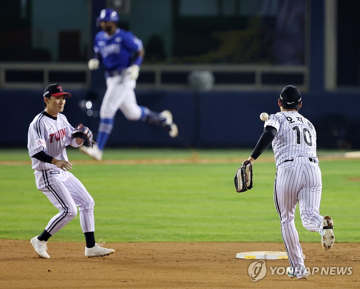 삼성 기회 끝내는 오지환-신민재