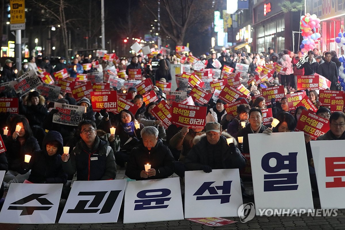 춘천서 열린 정권 퇴친 촉구 촛불집회