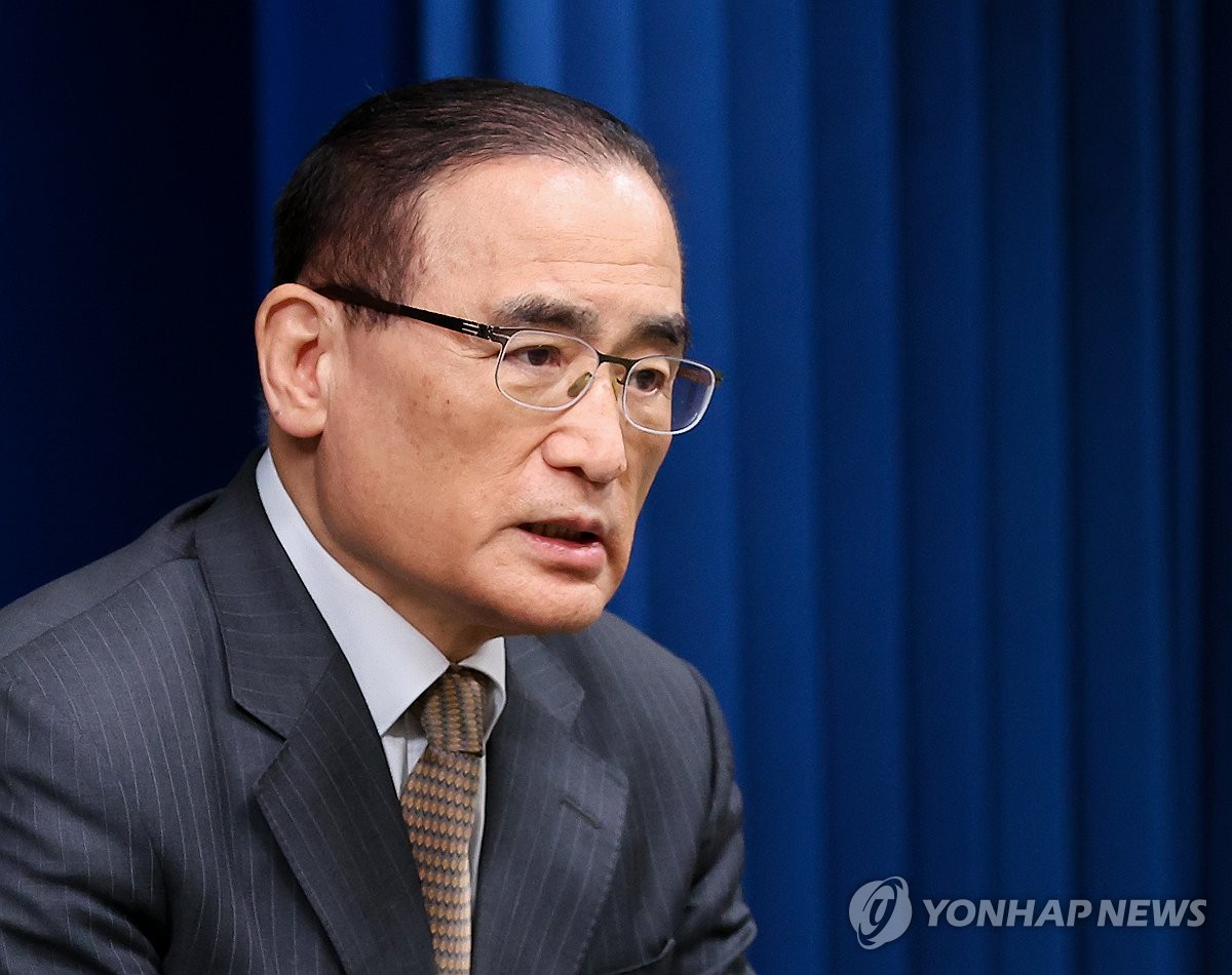 National Security Adviser Wi Sung-lac announces President Lee Jae Myung's plan to have talks with world leaders on the sidelines of the Asia-Pacific Economic Cooperation summit and the Association of Southeast Asian Nations summit during a press briefing at the presidential office in Seoul on Oct. 24, 2025. (Yonhap)