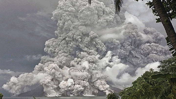 인니 루앙 화산 8일만에 또 폭발…"화산재 5천m 치솟아"