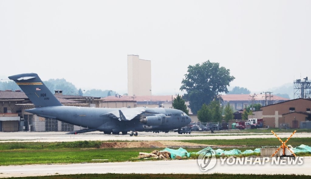 طائرة نقل عسكرية أمريكية تتوجه إلى كوريا الشمالية لإعادة رفات الجنود الأمريكيين