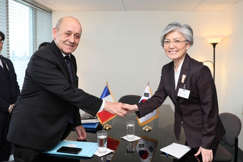 وزيرا الخارجية الكورية والفرنسي يدعوان لتحقيق تقدم في قضية الاسلحة النووية باستئناف الحوار