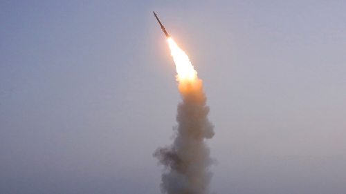 (جديد) الجيش الكوري الجنوبي : كوريا الشمالية تطلق صاروخا باليستيا تجاه البحر الشرقي - 1