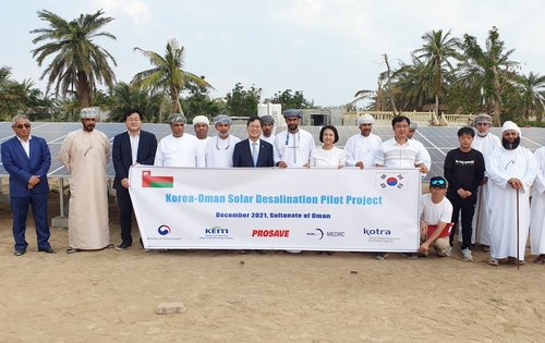 شركة كورية جنوبية تقوم بالتركيب التجريبي لجهازين صديقين للبيئة لتحلية مياه البحر في سلطنة عمان