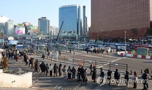 حالات الإصابة اليومية بكورونا في كوريا الجنوبية تقترب مجددا من 100 ألف وسط الانتشار السريع لأوميكرون