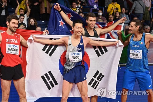 لاعب الوثب العالي الكوري الجنوبي وو سانغ-هيوك في يوم 20 مارس