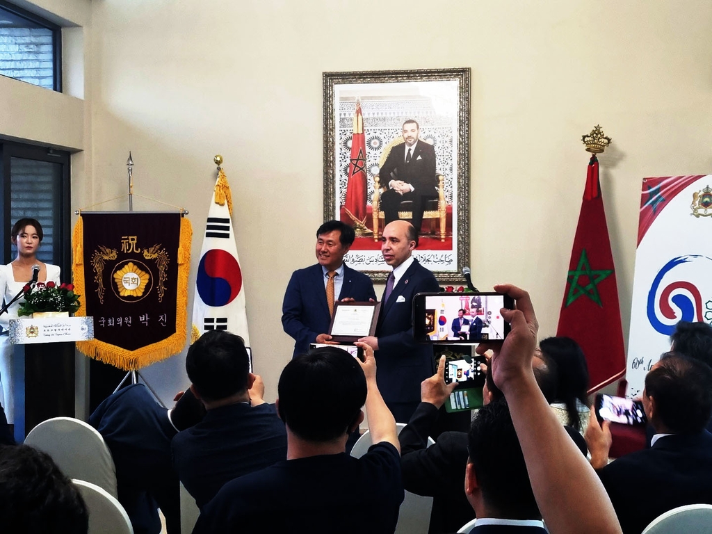 تخليد السفارة المغربية لتضحيات جنديين مغربيين استشهدا خلال الحرب الكورية - 5