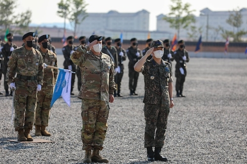 قائد القوات الأمريكية في كوريا يستضيف حدثا لتوديع رئيس هيئة الأركان المشتركة الكوري المنتهية ولايته