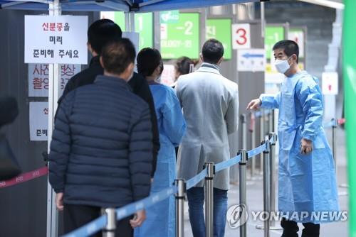 كوريا تبلغ عن أقل من 30 ألف إصابة لليوم الثاني في ظل تراجع وتيرة الفيروس - 1