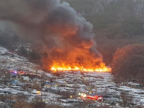 إجلاء نحو 500 شخص بعد اندلاع حريق في قرية جنوب سيئول