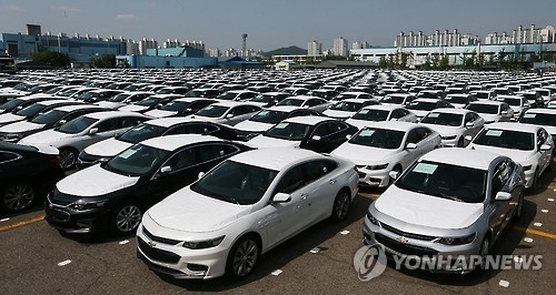 This photo, taken on May 19, 2016, shows GM Korea's all-new Malibu midsize sedans waiting to be shipped to customers at an open-air storage yard. (Yonhap) 