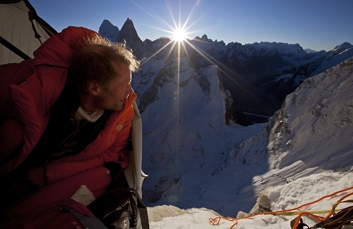 This file photo shows a scene from the U.S. movie "Meru," co-directed by married couple Jimmy Chin and Elizabeth Chai Vasarhelyi. (Yonhap)