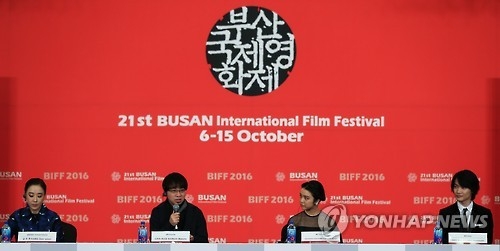 From (L): BIFF executive director Kang Soo-youn, Japanese animation director Makoto Shinkai and Japanese voice actors Mone Kamishiraishi and Ryunosuke Kamiki attend the press conference for his latest animation film "Your Name" in Busan, 450 kilometers southeast of Seoul, on Oct. 9, 2016. (Yonhap)