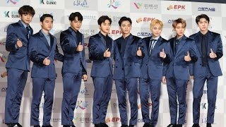 EXO greets fans at Seoul Music Awards