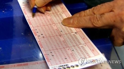More than half of S. Koreans bought lottery tickets at least once in 2016: survey