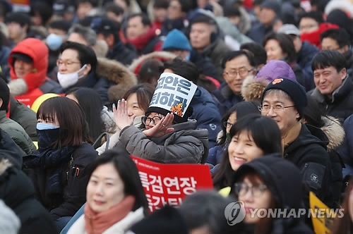 People take to streets demanding president's immediate resignation - 2
