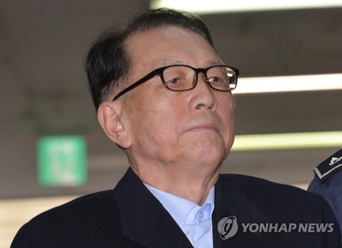 Ex-presidential chief of staff refuses to attend Park's impeachment trial