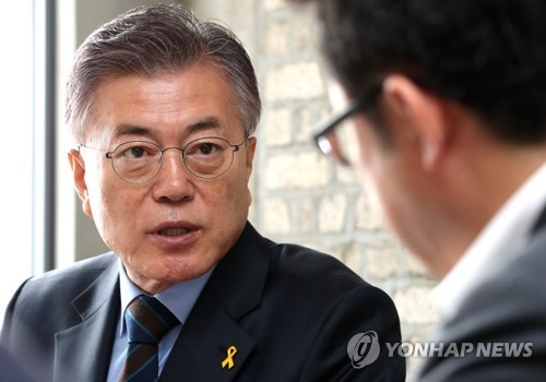 Moon Jae-in, the presidential nominee of the liberal Democratic Party, speaks in an interview with Yonhap News Agency at a Seoul cafe on April 9, 2017. (Yonhap)