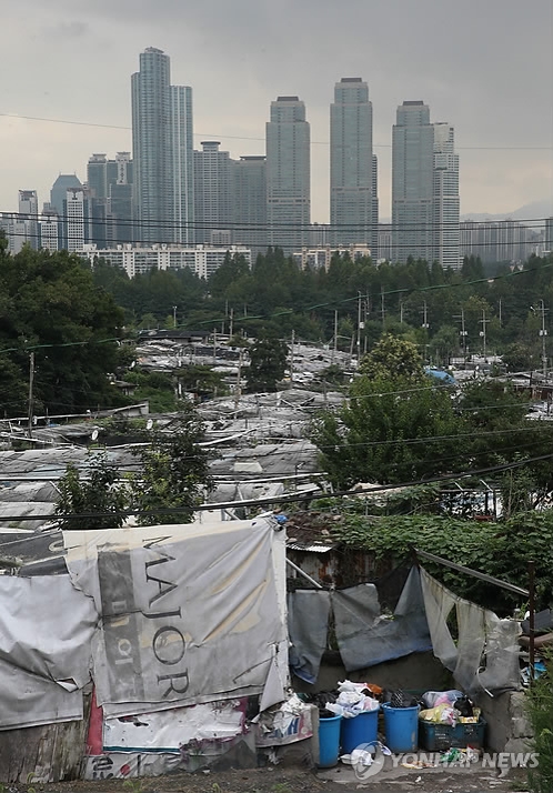 (Yonhap Feature) Will Seoul's last urban slum, Guryong, finally get developed?