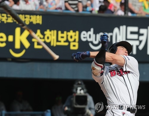 LG Twins rout Samsung Lions to avoid series sweep