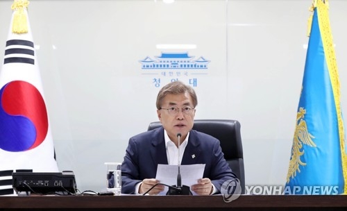 Moon's approval rating down slightly amid impasse over nominees - 1