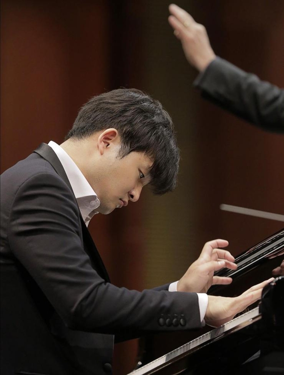 Pianist Sunwoo Yekwon performs during the 2017 Van Cliburn International Piano Competition on June 10, 2017. (Yonhap)