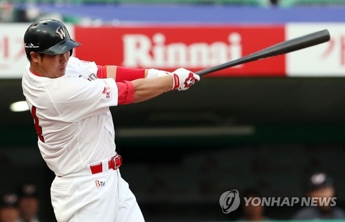 Choi Jeong of the SK Wyverns blasts a three-run homer against the Hanwha Eagles in a Korea Baseball Organization regular season game at SK Happy Dream Park in Incheon on June 15, 2017. (Yonhap)