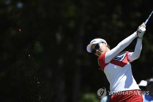 In this Associated Press photo, Ryu So-yeon of South Korea watches her tee shot during the final round of the Walmart NW Arkansas Championship at Pinnacle Country Club in Rogers, Arkansas, on June 25, 2017. (Yonhap) 