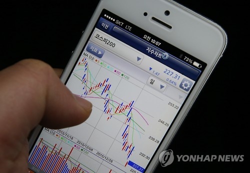 More stock investors doing trading via smartphones - 1