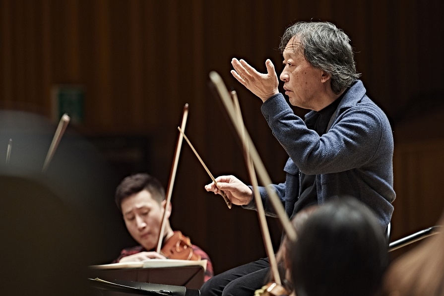 South Korean conductor Chung Myung-whun during a rehearsal with the One Korea Youth Orchestra in Lotte Concert Hall in eastern Seoul on Jan. 5, 2018, in this photo provided by the Lotte Culture Foundation. (Yonhap)