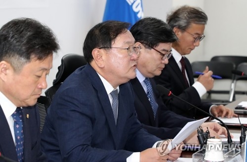 Kim Tae-nyeon, the policy chief of the ruling Democratic Party, speaks during a policy coordination meeting with the government at the National Assembly in Seoul on April 26, 2018. (Yonhap)