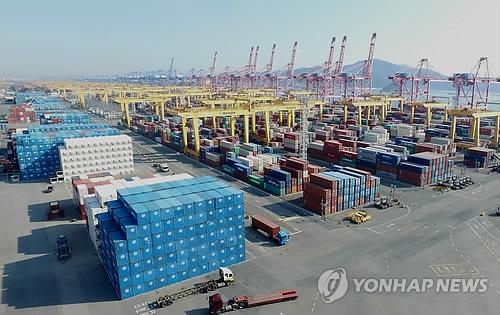 (LEAD) S. Korea economy grows revised 1 percent in Q1: BOK