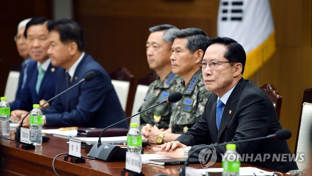 Defense Minister Song Young-moo (R) in a file photo provided by his ministry. (Yonhap)