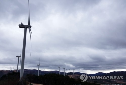 Wind turbines on mountains in Yeongyang County in North Gyeongsang Province operate on March 15, 2018. (Yonhap)