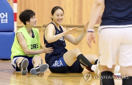 In this Joint Press Corps photo, Kim Hye-yon of North Korea (L) and Kang Lee-seul of South Korea are all smiles after falling to the floor during practice at the Jincheon National Training Center in Jincheon, 90 kilometers south of Seoul, on Aug. 2, 2018. The two Koreas will compete as one team at the 2018 Asian Games in Jakarta and Palembang, Indonesia. (Yonhap)