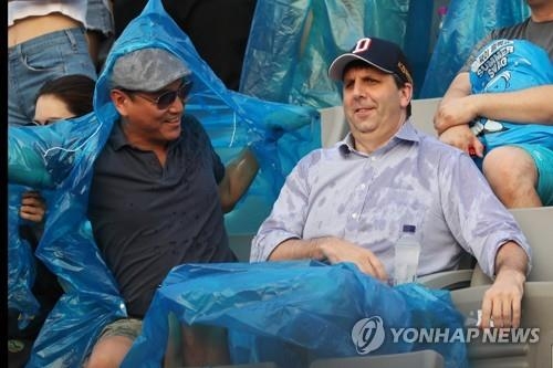 Former U.S. Ambassador to Seoul Mark Lippert was seen attending Psy's 'SUMMER SWAG 2018' show on Aug. 3, 2018. (Yonhap)