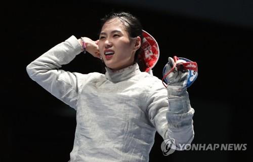 (lead) (asian Games) Kim Ji-yeon Wins Bronze In Women's Sabre Fencing 