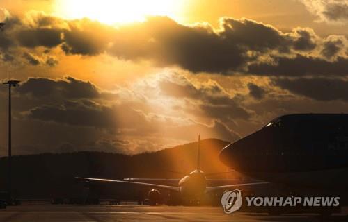 Planes at Incheon International Airport, west of Seoul (Yonhap)