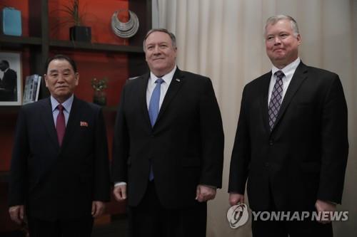 This AP photo shows a meeting between Kim Yong-chol (L), vice chairman of the central committee of North Korea's ruling Workers' Party, U.S. Secretary of State Mike Pompeo (C) and U.S. Special Representative for North Korea Stephen Biegun at the Dupont Circle Hotel in Washington on Jan. 18, 2019. (Yonhap)