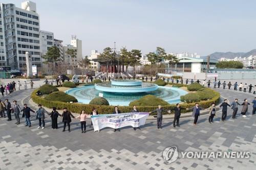  Human chain event for peace to draw about 10,000 participants