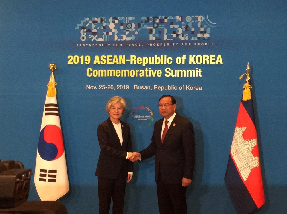 Foreign Minister Kang Kyung-wha (L) and her Cambodian counterpart, Prak Sokhonn, shake hands ahead of their bilateral talks held on the sidelines of the special summit between leaders of South Korea and the 10-member Association of Southeast Asian Nations (ASEAN) in Busan on Nov. 25, 2019, in this photo provided by the foreign ministry. (PHOTO NOT FOR SALE) (Yonhap) 
