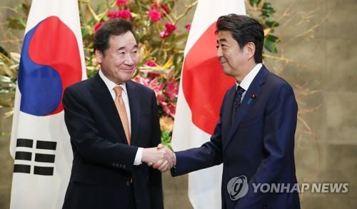 This file photo shows South Korean Prime Minister Lee Nak-yon (L) and Japanese Prime Minister Shinzo Abe. (Yonhap)