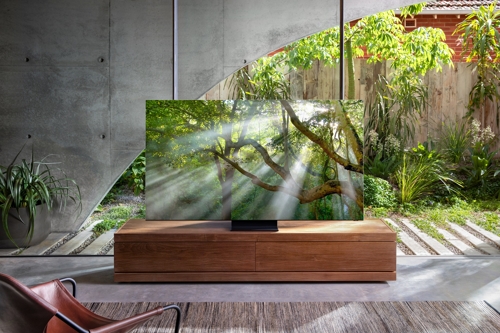 This photo provided by Samsung Electronics Co. on Jan, 5, 2020, shows the company's new QLED 8K TV to be displayed at Consumer Electronics Show 2020 in Las Vegas. (PHOTO NOT FOR SALE) (Yonhap) 