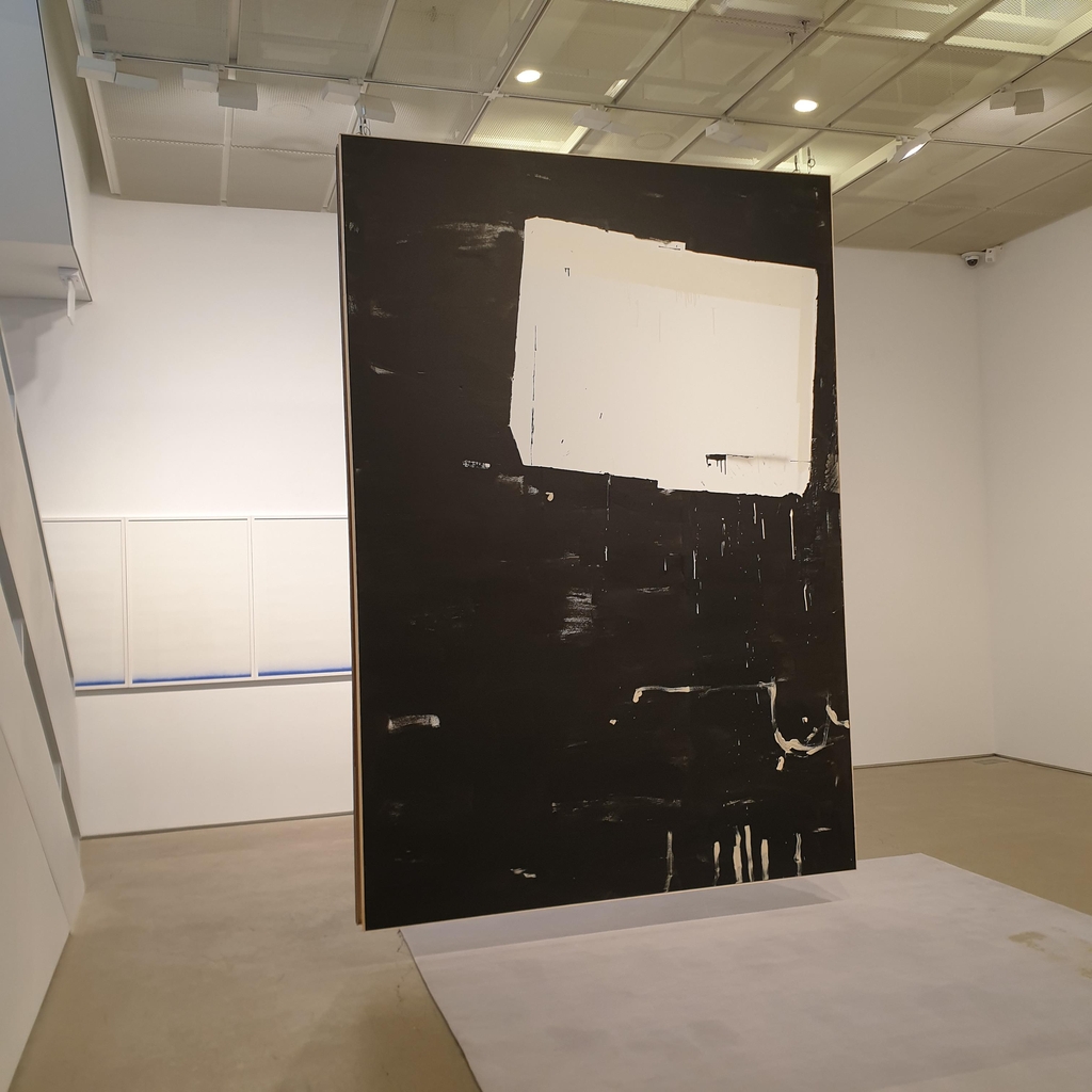 An "F" series work by David Ostrowski at Leeahn Gallery in Seoul (Yonhap)