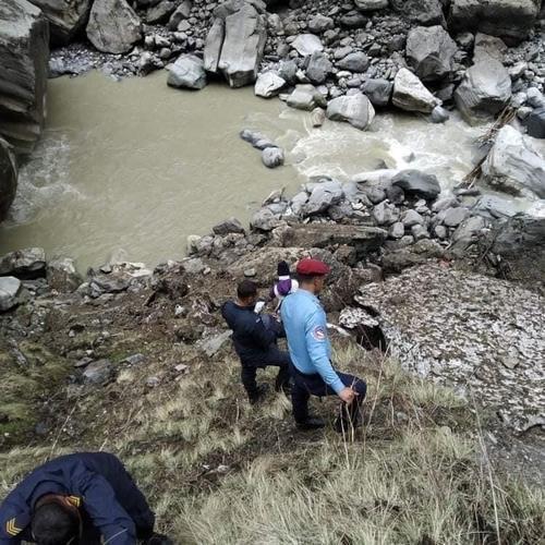 This image, captured from the Facebook account of Tourist Police Pokhara, shows local search efforts in Annapurna, Nepal. (PHOTO NOT FOR SALE) (Yonhap)