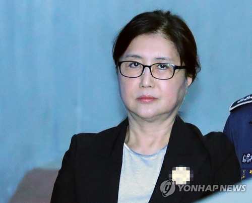 (LEAD) Court upholds jail term of ex-President Park's confidante in influence-peddling case