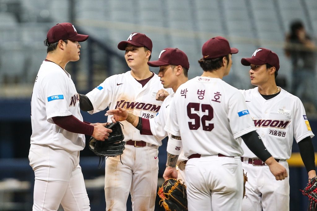 Members of the Kiwoom Heroes celebrate their 4-2 victory over the Samsung Lions in the teams' Korea Baseball Organization regular season game at Gocheok Sky Dome in Seoul on July 9, 2020, in this photo provided by the Heroes. (PHOTO NOT FOR SALE) (Yonhap)