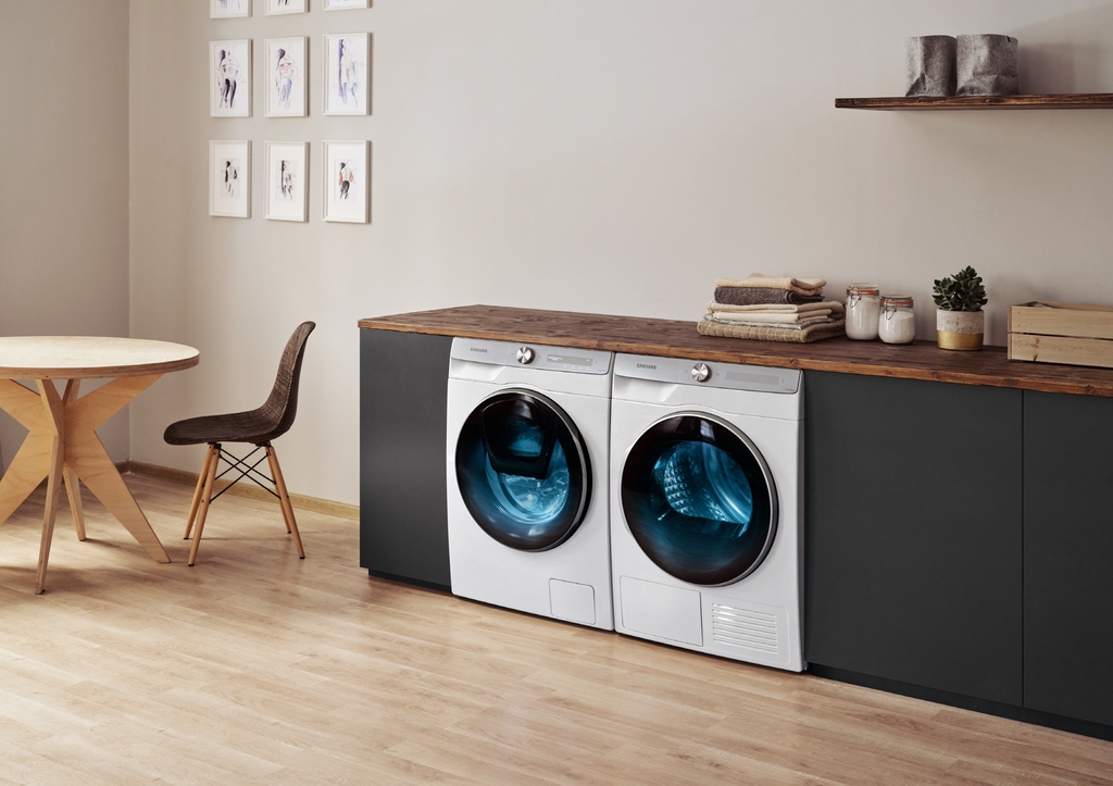This photo provided by Samsung Electronics Co. on Aug. 28, 2020, shows the company's new washer and dryer to be launched in Europe. (PHOTO NOT FOR SALE) (Yonhap)